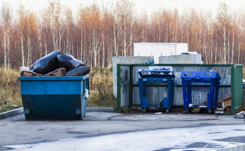 Kontenery na śmieci i gruz – jak skutecznie rozdzielać odpady?